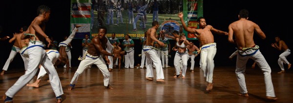 Principais golpes da capoeira,Técnicas de capoeira - Guia para movimentos e técnicas de capoeira  - acrobatas capoeira